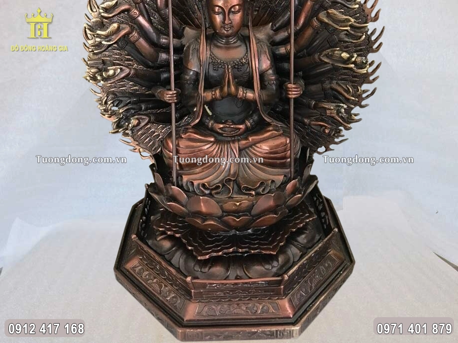 Phần đế được đúc chắc chắn, vững chãi